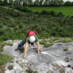 Ossi auf der Suche nach den Löchern im Käse